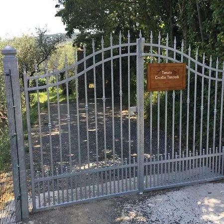 Tenuta Cavalier Tancredi-maestrale Hébergement de vacances *